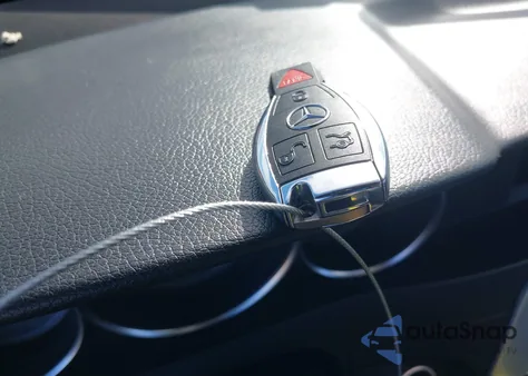 2013 Mercedes-Benz C 250 Sport z USA, uszkodzony, nr VIN WDDGF4HB0DR295280